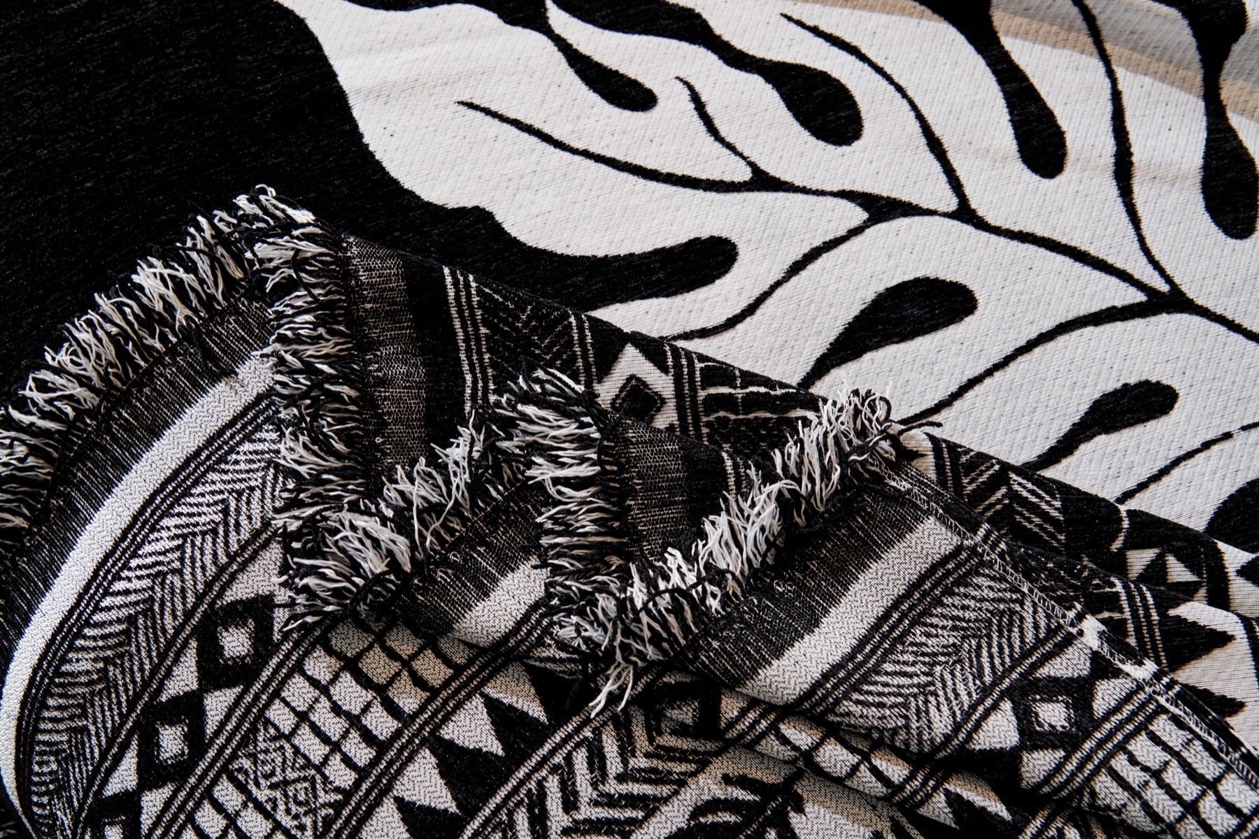 Sofa Decor Amalfi Palm Jacquard Sofa Throw Cover in Noir Palm - palm jacquard sofa throw cover fabric and edge detail in the UK, image 38